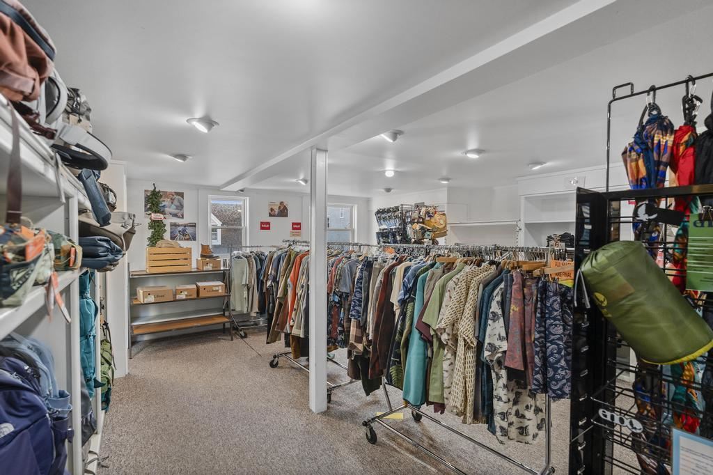 321 E Lake (Street Level Unit) Street