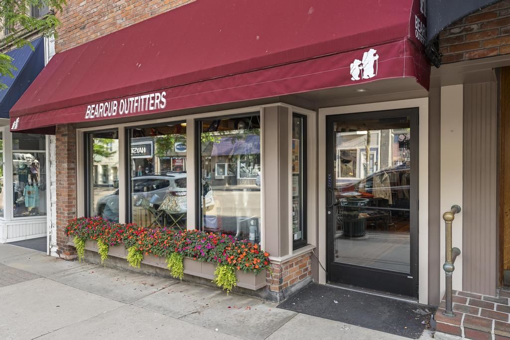 321 E Lake (Street Level Unit) Street