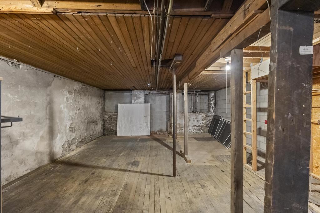 321 E Lake (Street Level Unit) Street