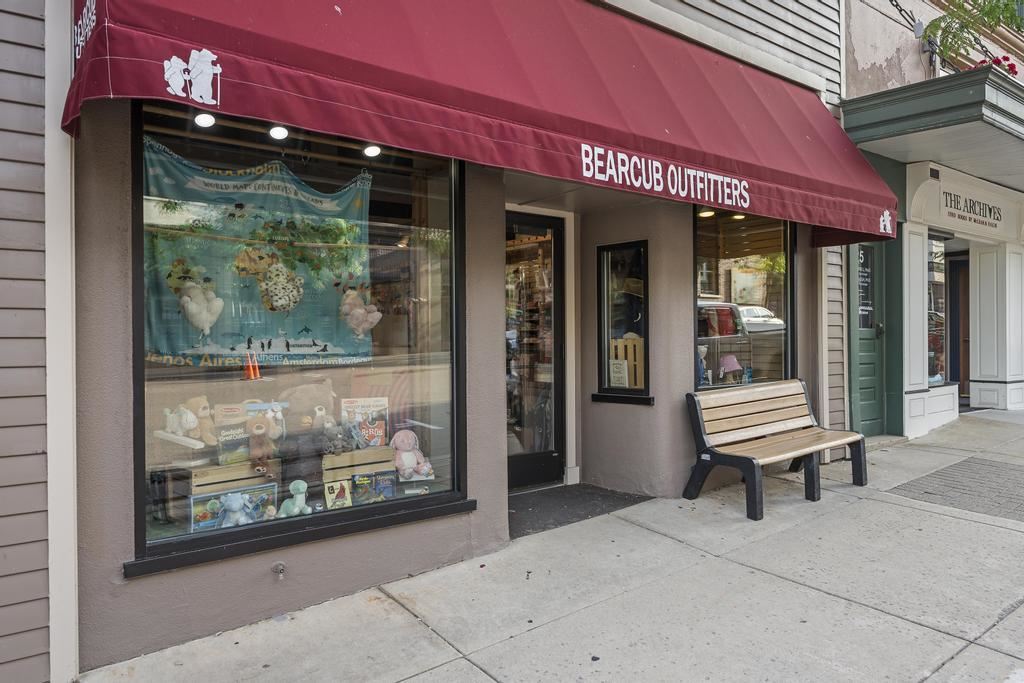 321 E Lake (Street Level Unit) Street