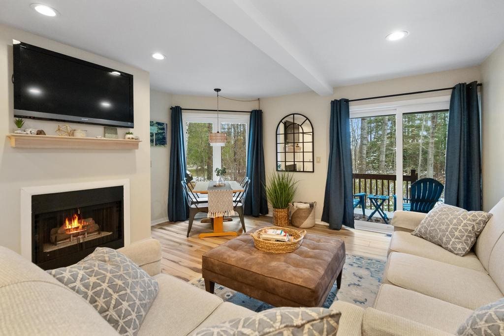 3440 N Lakeside Drive 68