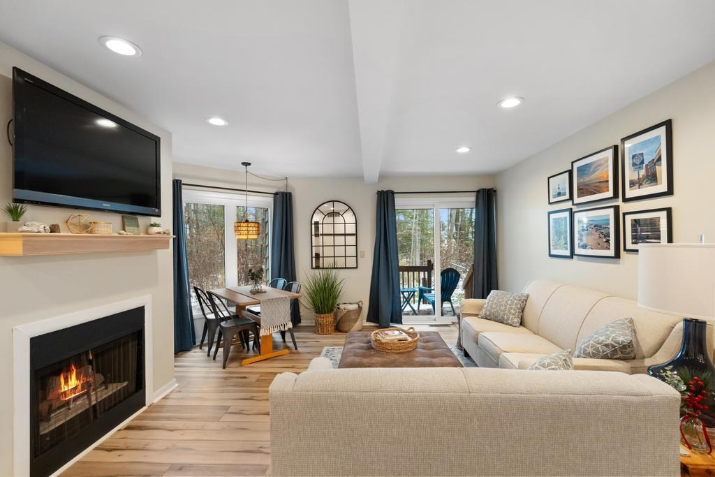 3440 N Lakeside Drive 68