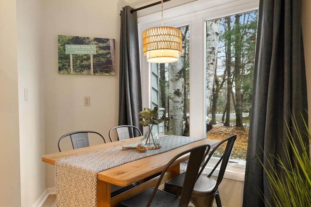 3440 N Lakeside Drive 68