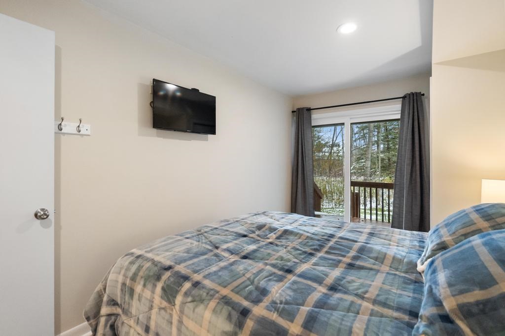 3440 N Lakeside Drive 68