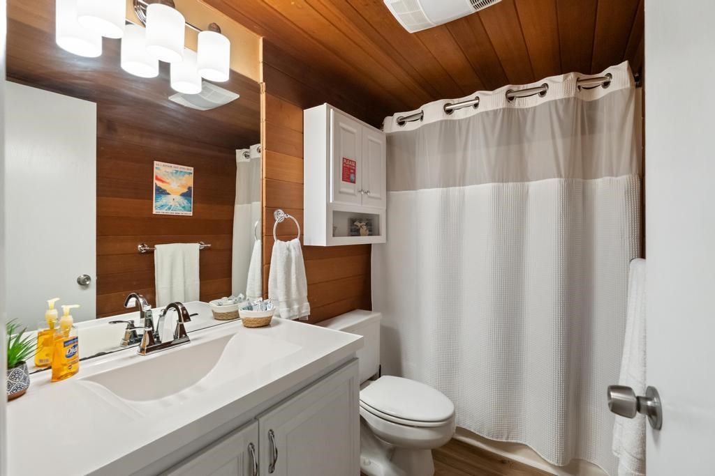 3440 N Lakeside Drive 68