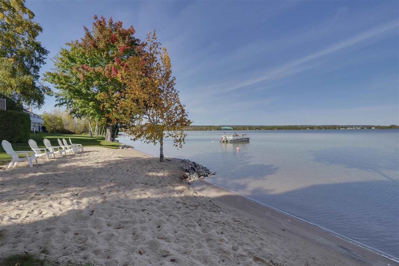 3440 N Lakeside Drive 68