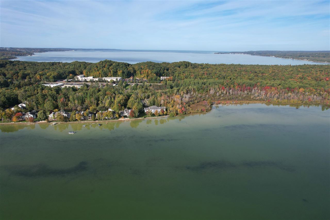 3440 N Lakeside Drive 68