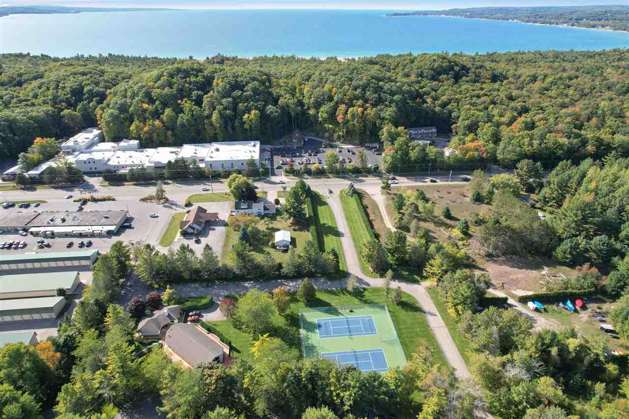 3440 N Lakeside Drive 68