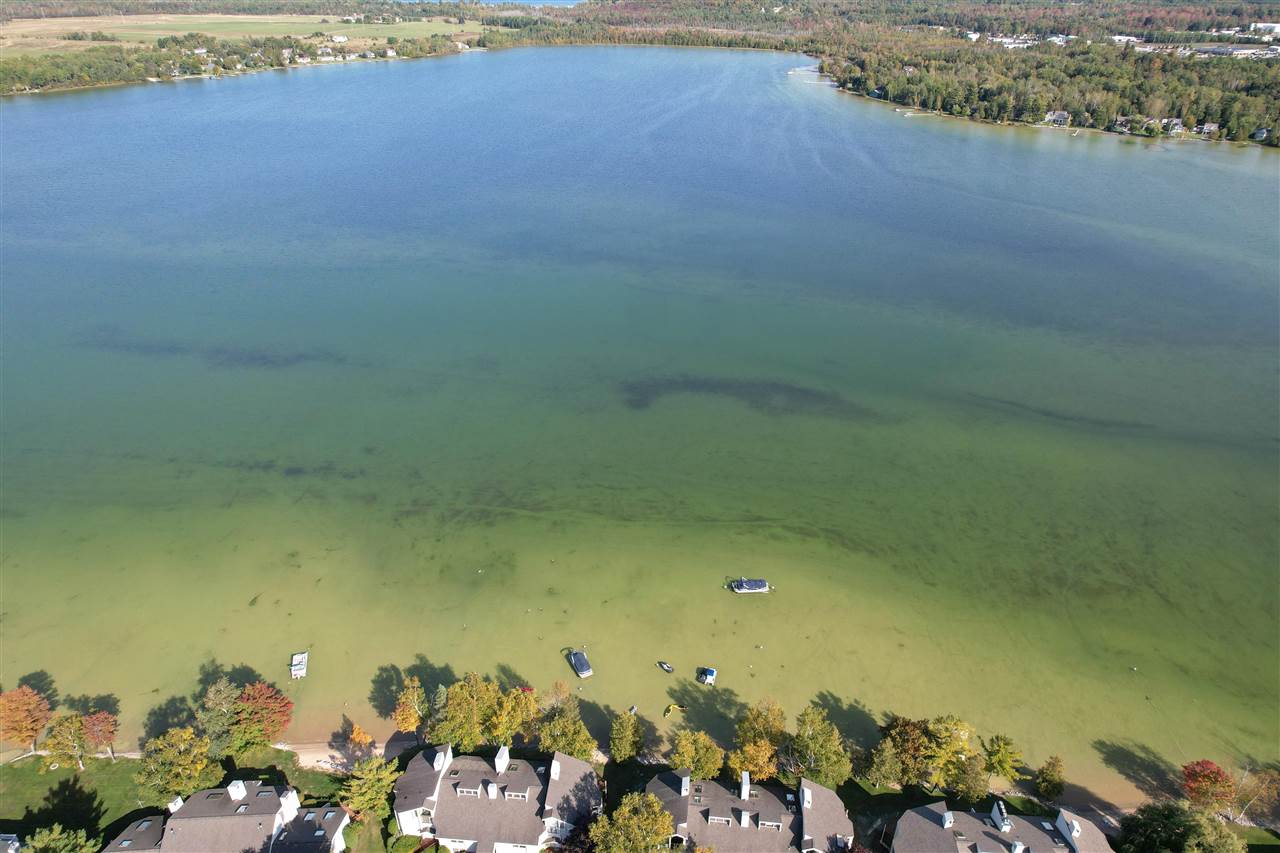 3440 N Lakeside Drive 68