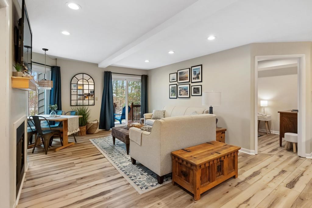 3440 N Lakeside Drive 68