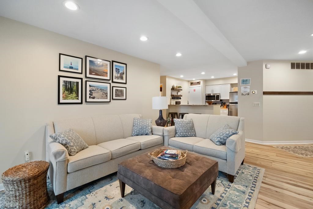 3440 N Lakeside Drive 68