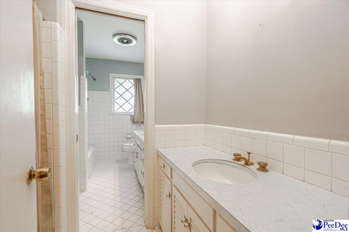124 Lakeway Dr.