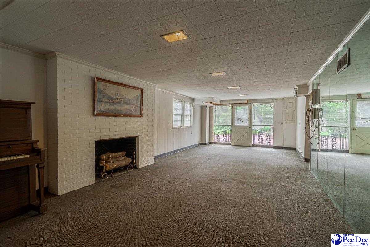 124 Lakeway Dr.