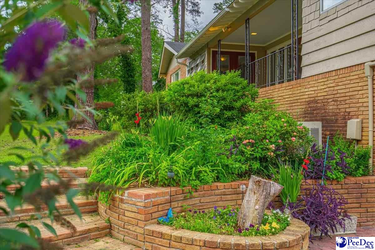 124 Lakeway Dr.