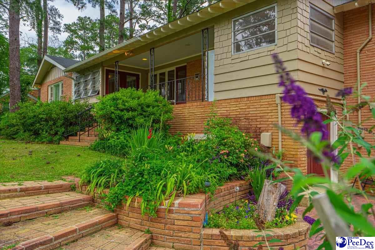 124 Lakeway Dr.