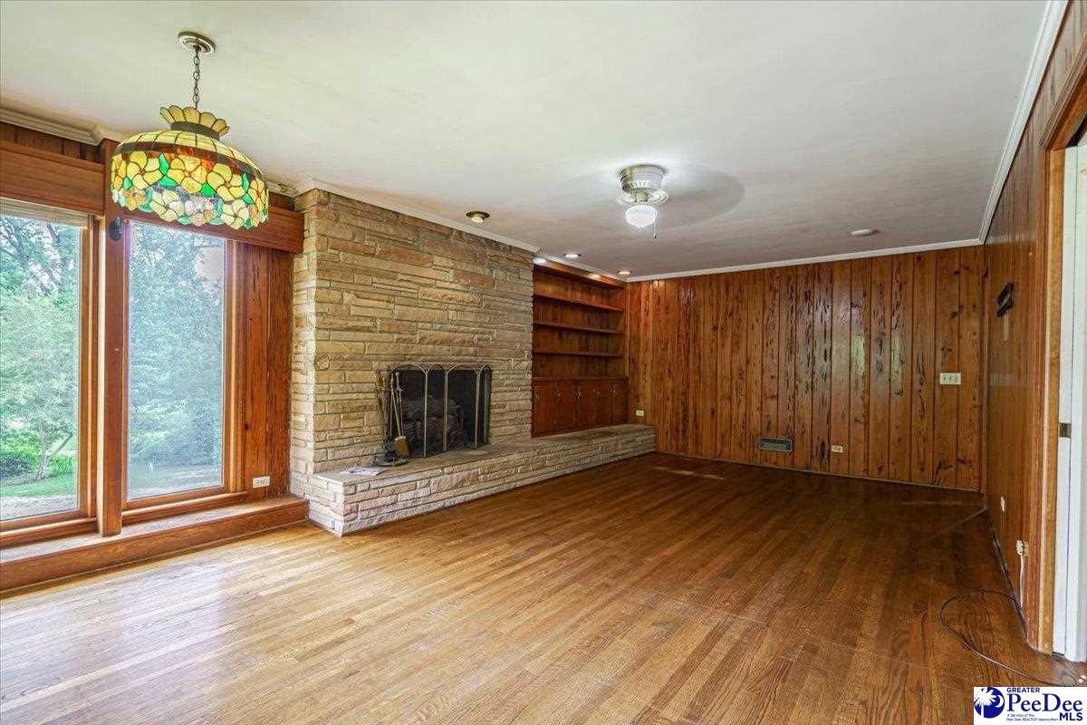 124 Lakeway Dr.