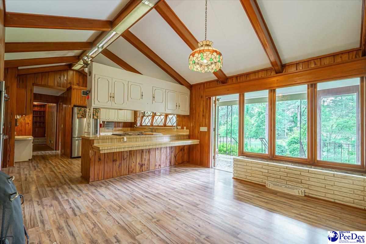 124 Lakeway Dr.