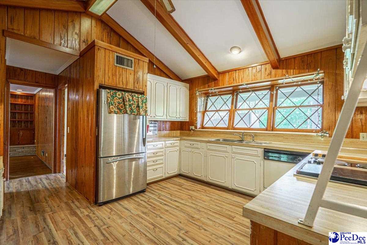 124 Lakeway Dr.