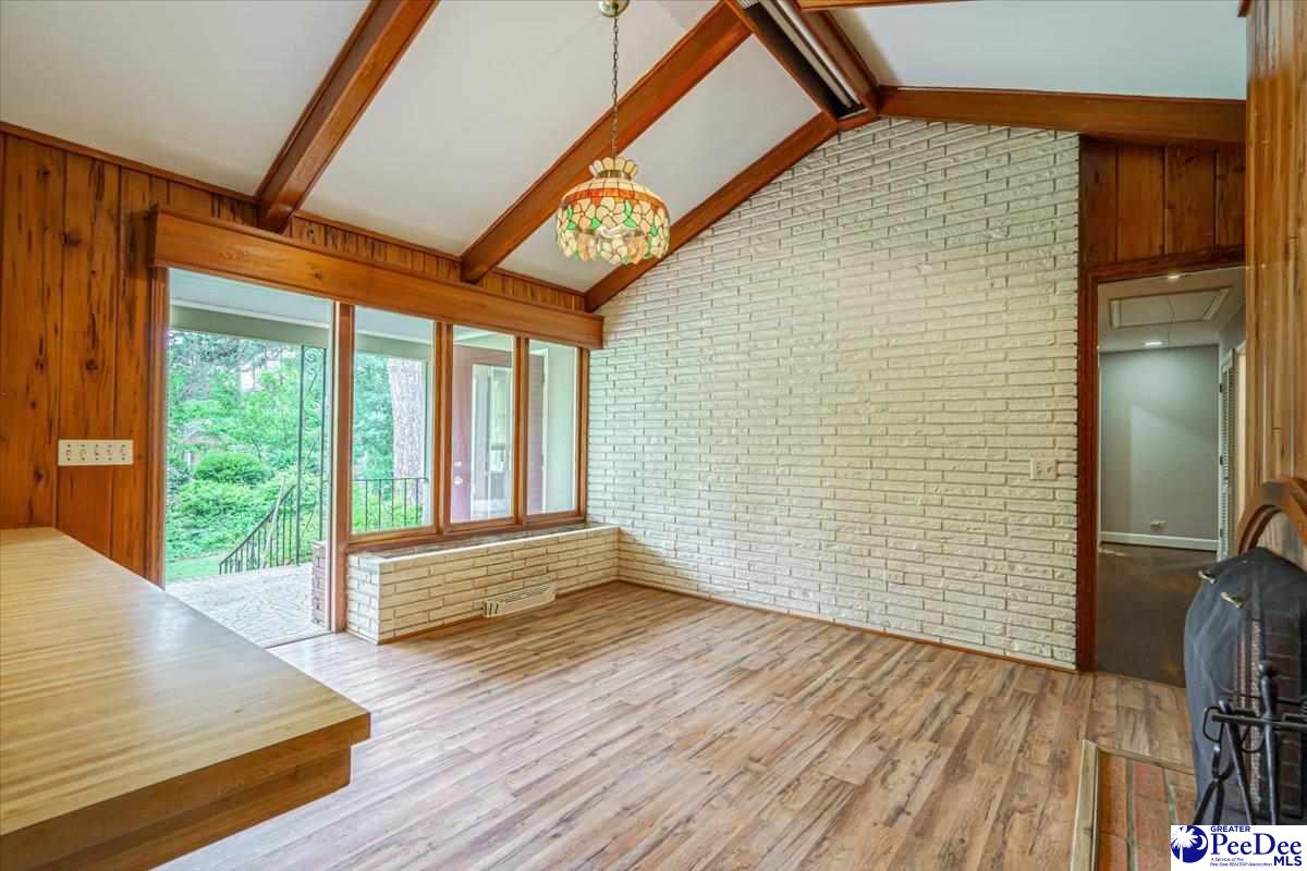 124 Lakeway Dr.