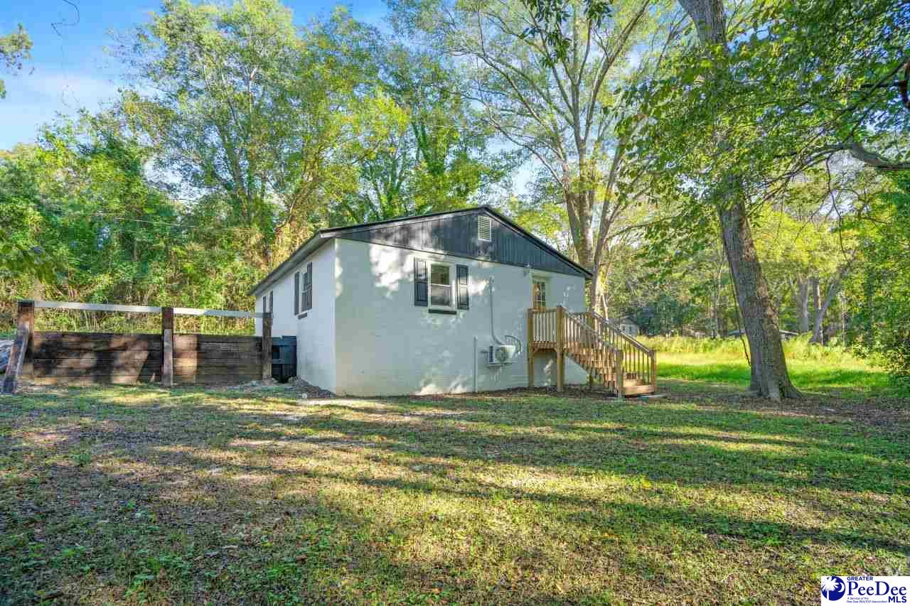115 Red Oak St