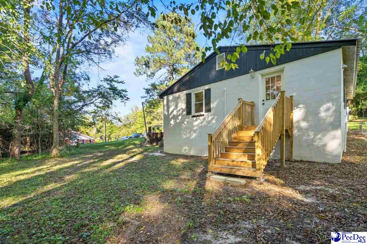 115 Red Oak St