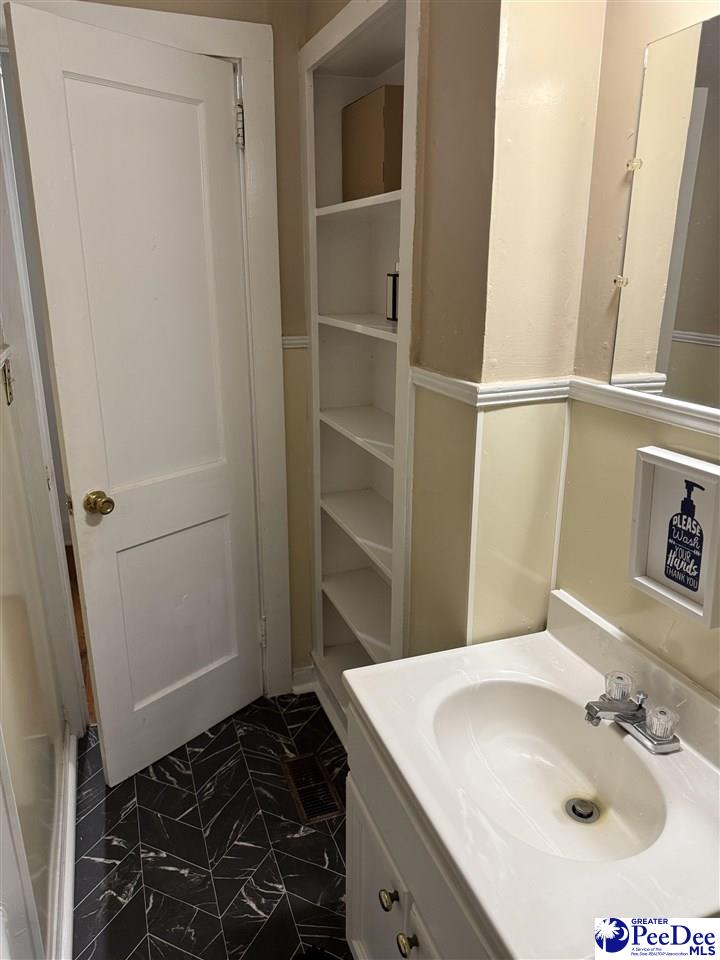 805 Breeden Heights