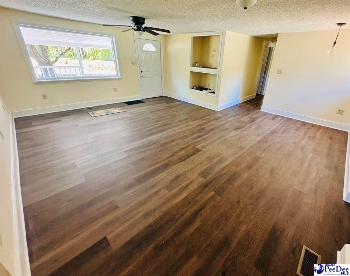 6238 W Market St Ext.
