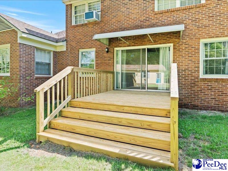 201 Poplar St