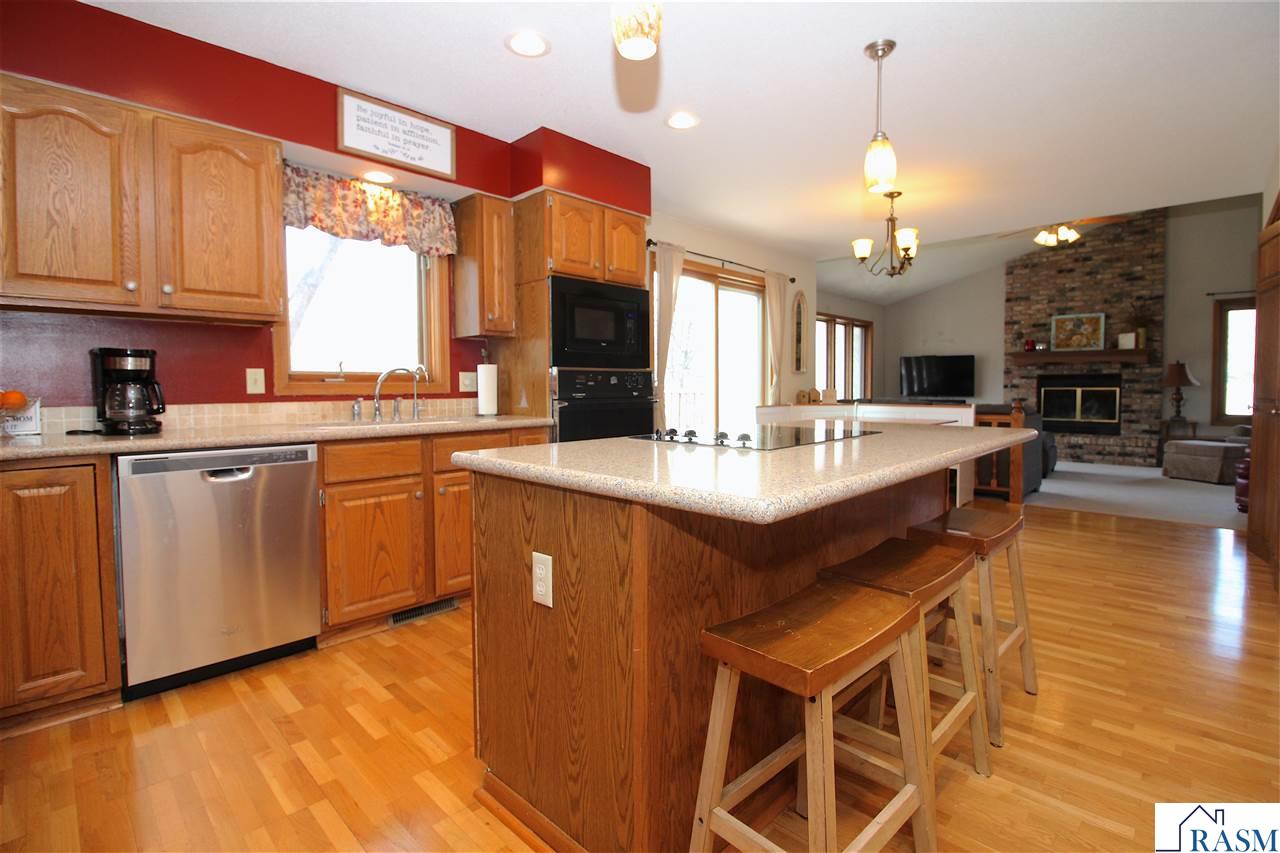 2335 Northridge Drive, North Mankato, MN 56003 339,900 Single