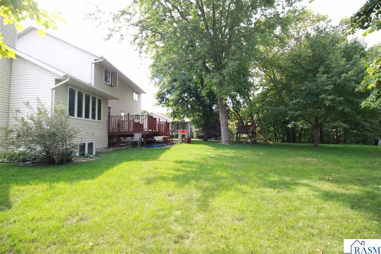 2335 Northridge Drive, North Mankato, MN 56003 339,900 Single