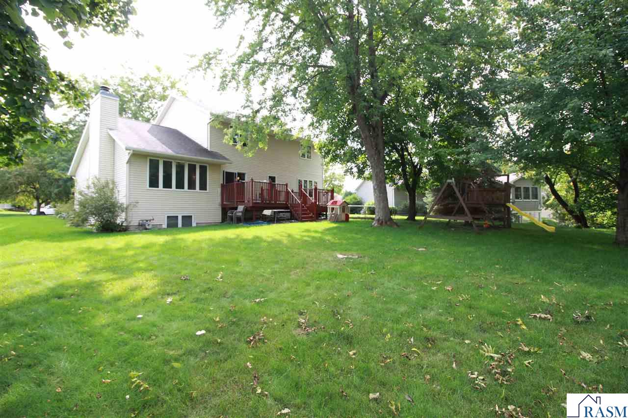 2335 Northridge Drive, North Mankato, MN 56003 339,900 Single