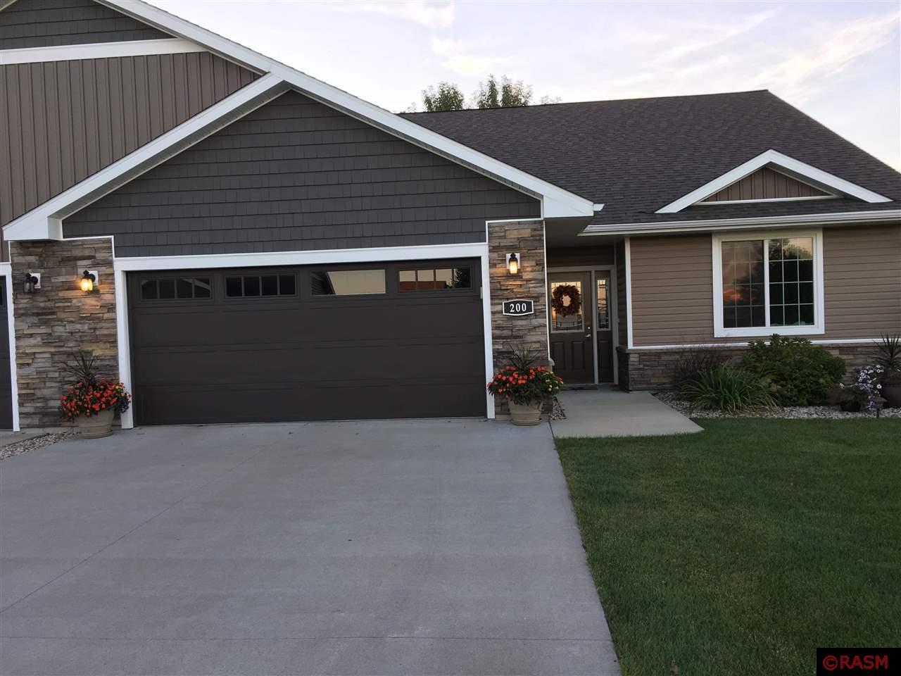 200 Castle Pines Drive Mankato MN 56001 $329 900 Condo/Twnhouse
