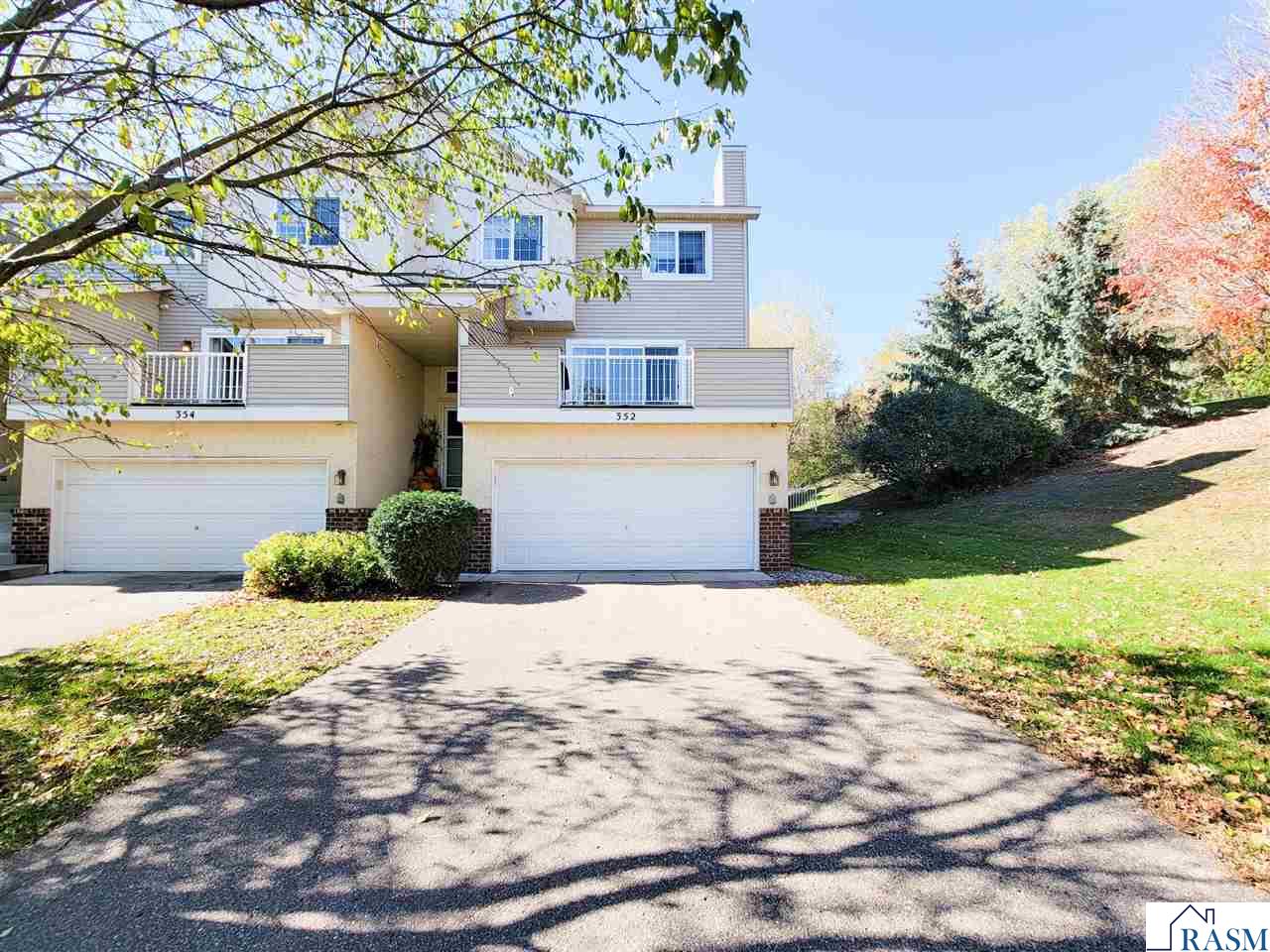 352 Brickyard Drive, Chaska, MN 55318 245,000 Condo/Twnhouse/Twin
