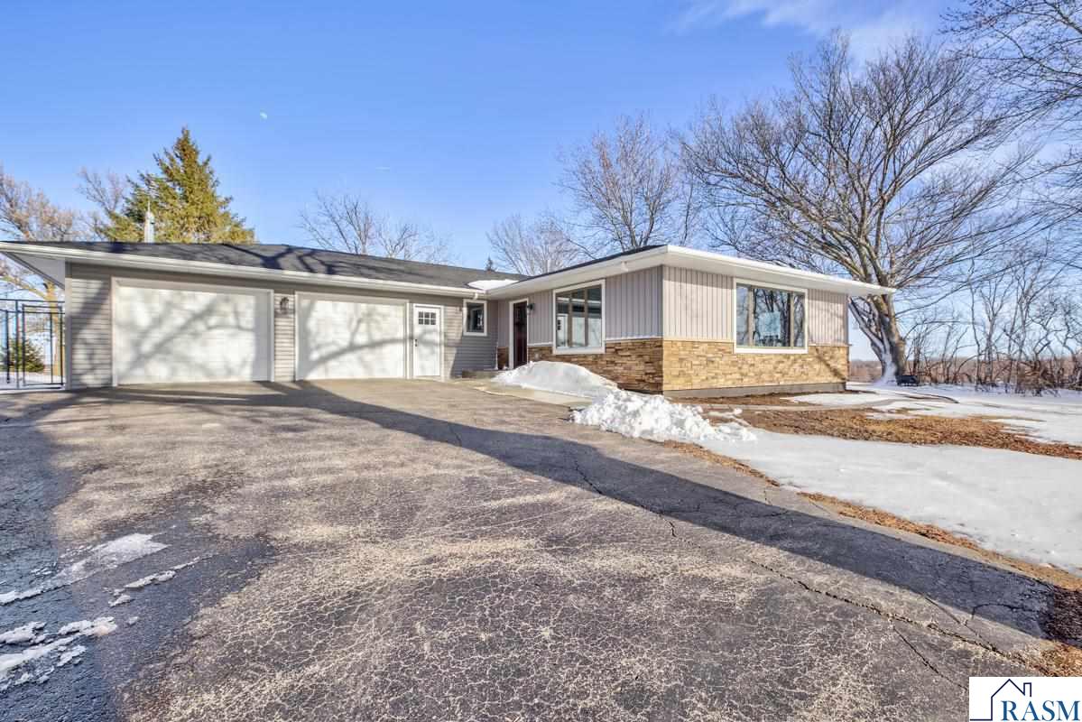 19987 515th Avenue, Lake Crystal, MN. MLS 7031975