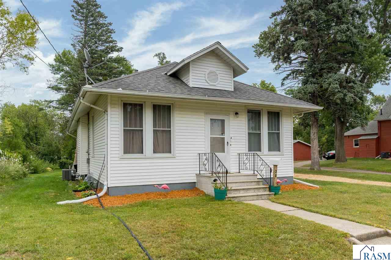 30 NW Estes Avenue, Madelia, MN. MLS 7033263