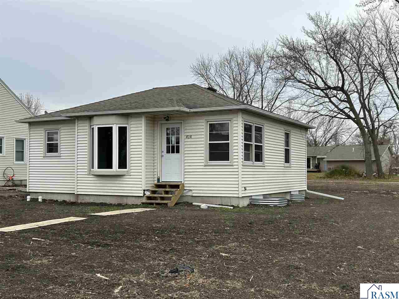 414 NE 2nd Street, Madelia, MN 56062 149,900 Single Family Active