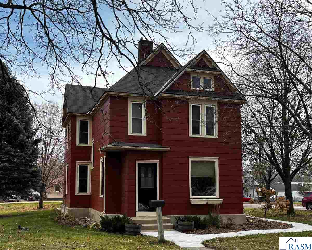 1023 S Minnesota Avenue, St. Peter, MN 56082 189,900 Single Family