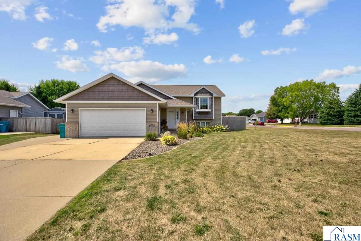 900 SE 10th Street, Waseca, MN 56093 275,000 Single Family Active