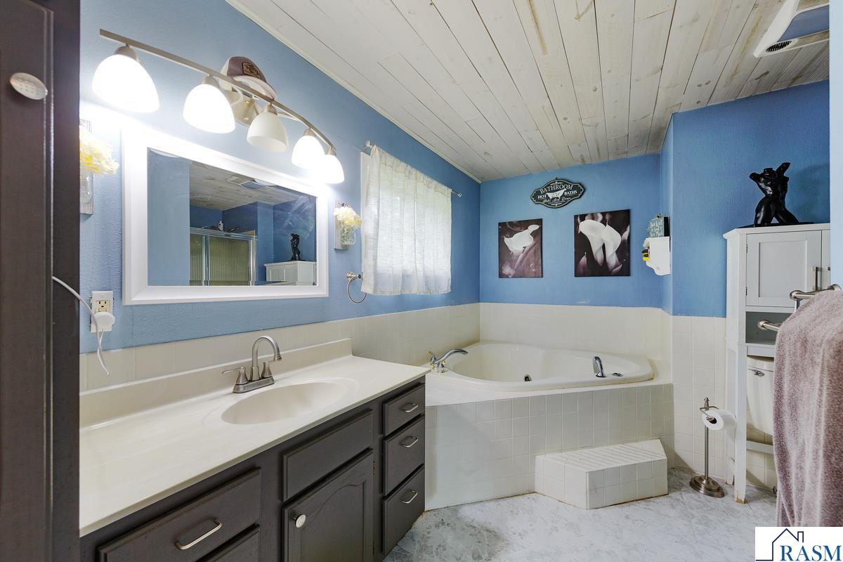 59597 185th Street, Mankato, MN 56001 Listing Photo  20