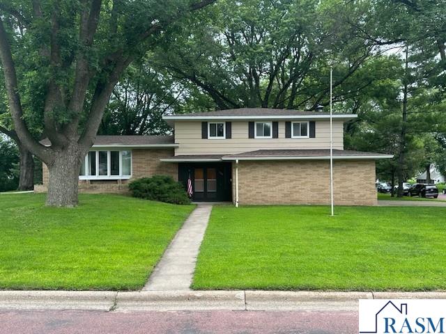 1023 Armstrong S Blvd, St. James, MN 56081 Listing Photo  1