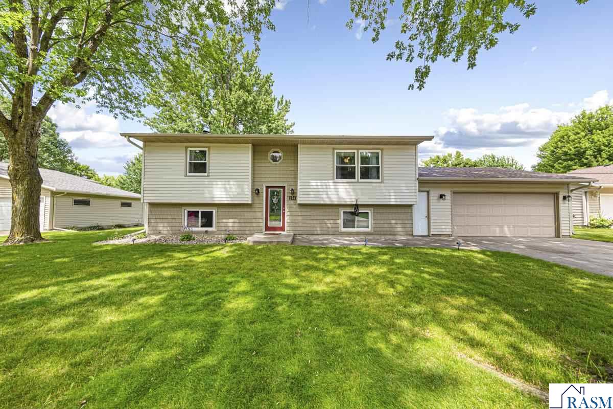 Welcome to this inviting 4-bedroom, 2-bathroom well-maintained home inside and out. Featuring a 2-car garage, durable metal siding, and new shingles installed in 2022. The open-concept kitchen, dining, and living area is perfect for entertaining, with easy access to a spacious deck overlooking the beautiful backyard. Downstairs, you’ll find a cozy family room with a charming fireplace, two additional bedrooms, a 3/4 bathroom, and laundry conveniently located near the garage entrance. Schedule your private tour today.