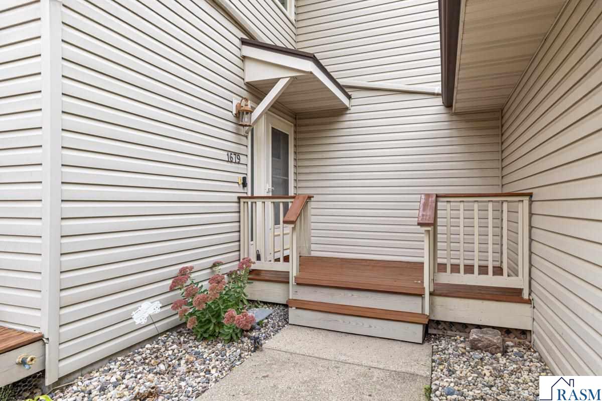 Welcome to this charming three-bedroom, three-bath townhouse featuring an attached two-car garage. Inside, you’ll find vaulted ceilings and a lovely balcony from the second floor, adding a spacious feel to the home. Enjoy the convenience of a main-floor laundry and the ambiance of a double-sided brick wood-burning fireplace. The master bedroom boasts its own private balcony, and a deck perfect for outdoor relaxation. This home offers a wonderful blend of comfort and functionality.