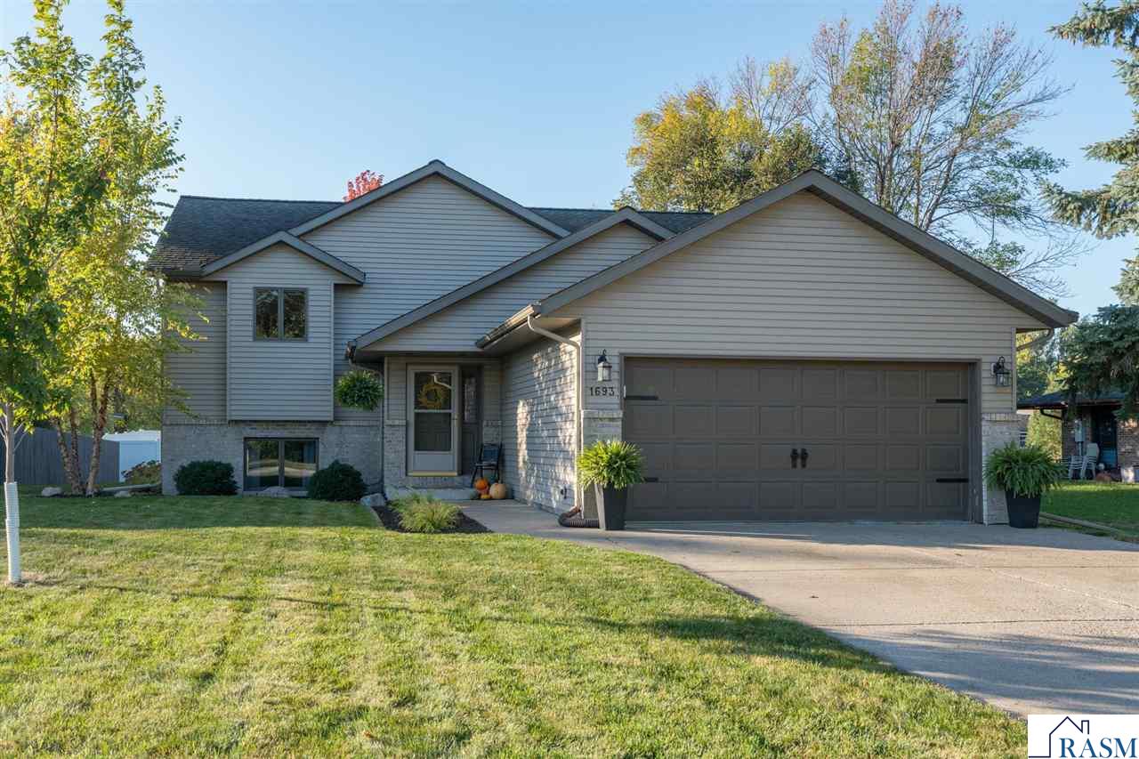 Welcome home to this beautifully maintained property in desirable Upper North Mankato. Step inside to find a bright, open layout with stunning updates throughout. The inviting kitchen shines with freshly painted cabinets (2025) and appliances new in 2019. The main level offers a spacious primary suite with a walk-in closet and full en suite bath, convenient laundry, a second bedroom and full bath. Also note the solid oak floors, freshly refinished in 2024, updated trim, baseboards (2024), and carpeting (2020). The lower level offers two additional bedrooms, a ¾ bath, and a cozy family room with a gas fireplace—perfect for relaxing or entertaining. Major updates include a new furnace (2021), A/C (2024), water heater (2024), refreshed landscaping (2020), and added gutter guards. A backyard storage shed is also included. Schedule your showing today and you’ll see this home is truly move-in ready and easy to love!