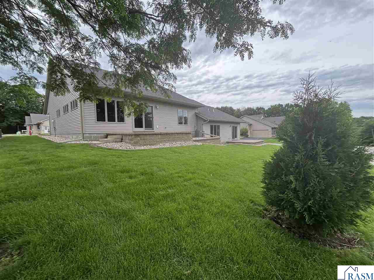 215 Parkway Place, Mankato, MN 56001 Listing Photo  1