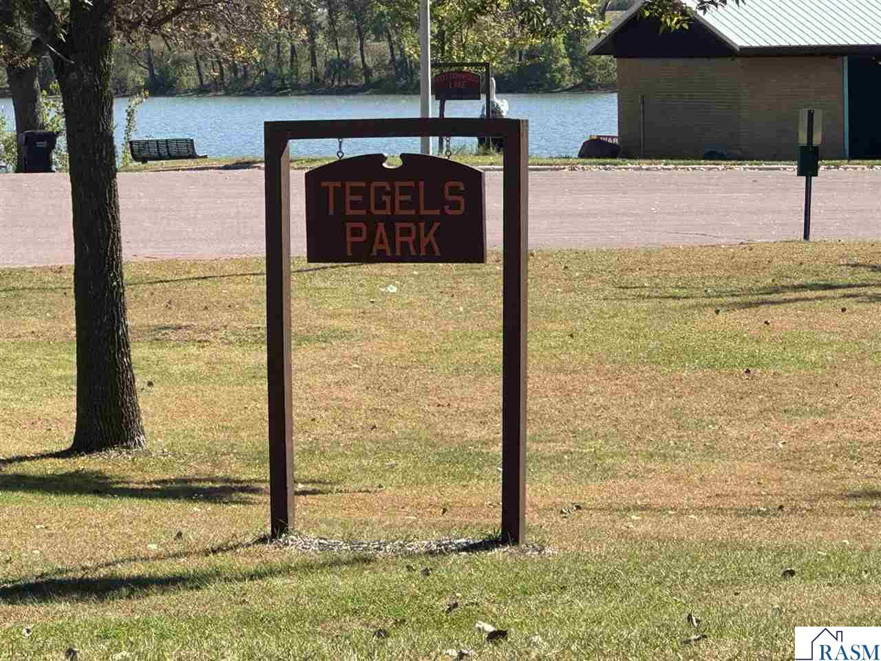 1960 Cottonwood Lake Drive, Windom, MN 56101 Listing Photo  38