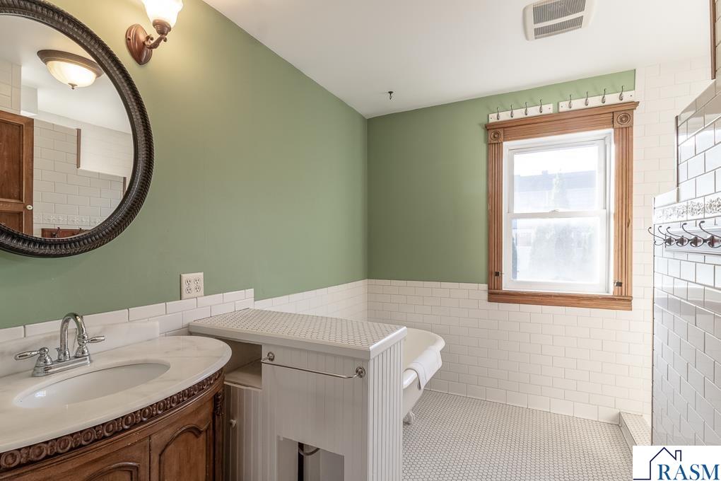 522 NE 2nd Avenue, Waseca, MN 56093 Listing Photo  27