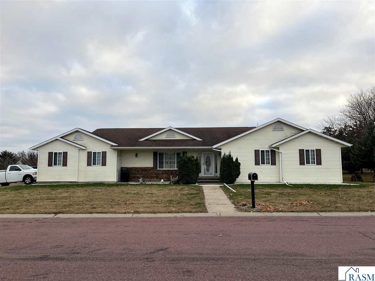 1007 Westwood Drive, St. James, MN 56081 Listing Photo  1