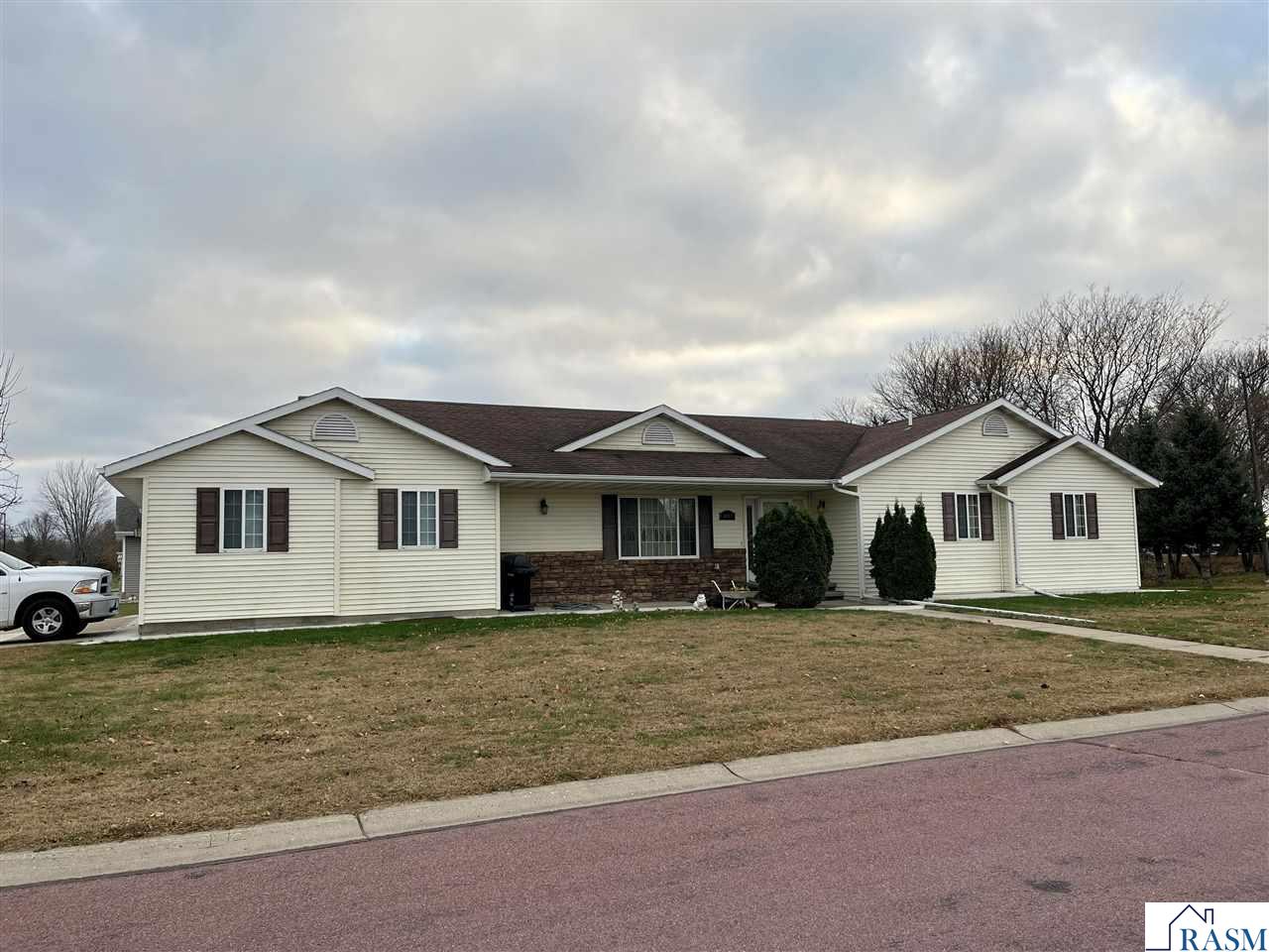 1007 Westwood Drive, St. James, MN 56081 Listing Photo  2