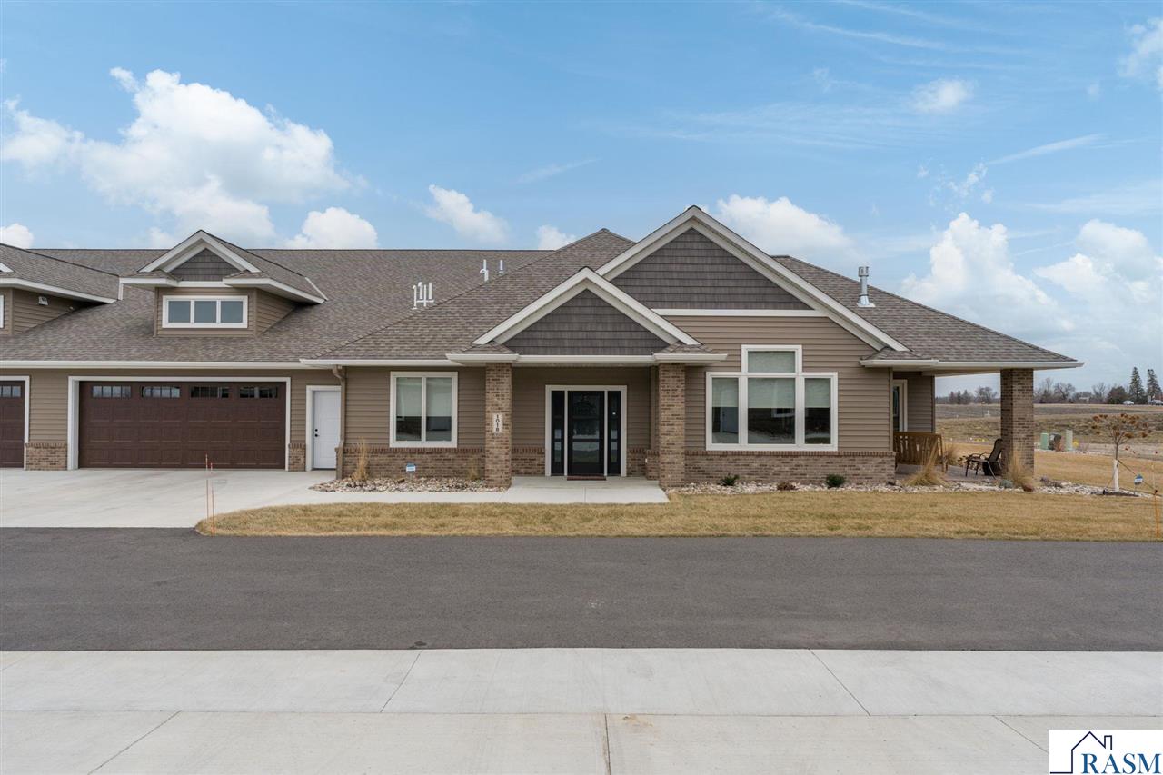 1048 Saba Boulevard, Mankato, MN 56001 Listing Photo  1
