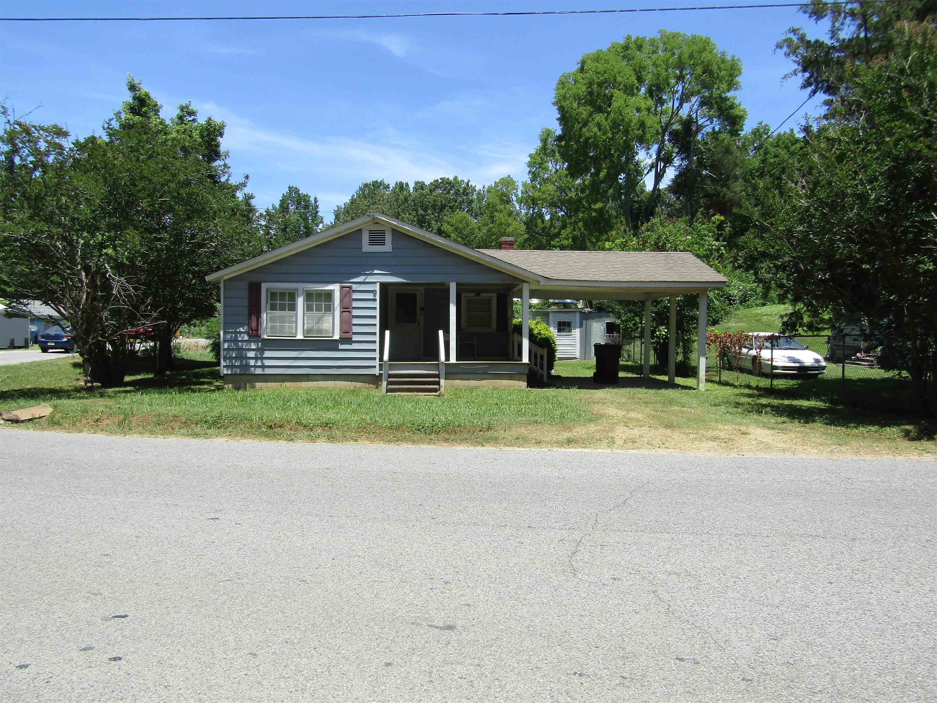 You'll love this fixer upper.  Priced right! Call today to make this your starter home or investment property.
